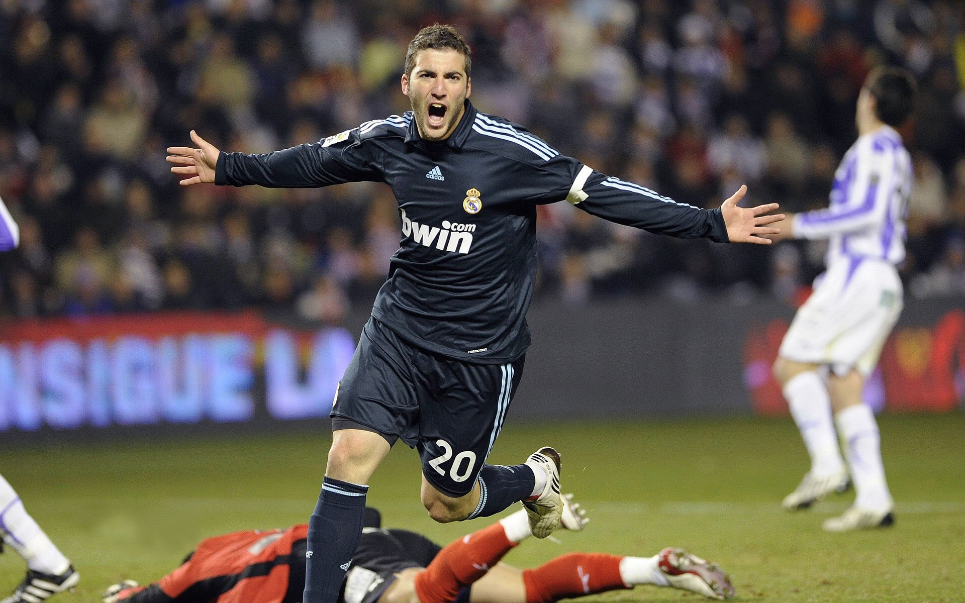 开云网址入口-“德甲新星闪耀:年轻力冲击联赛榜首”,德甲青训