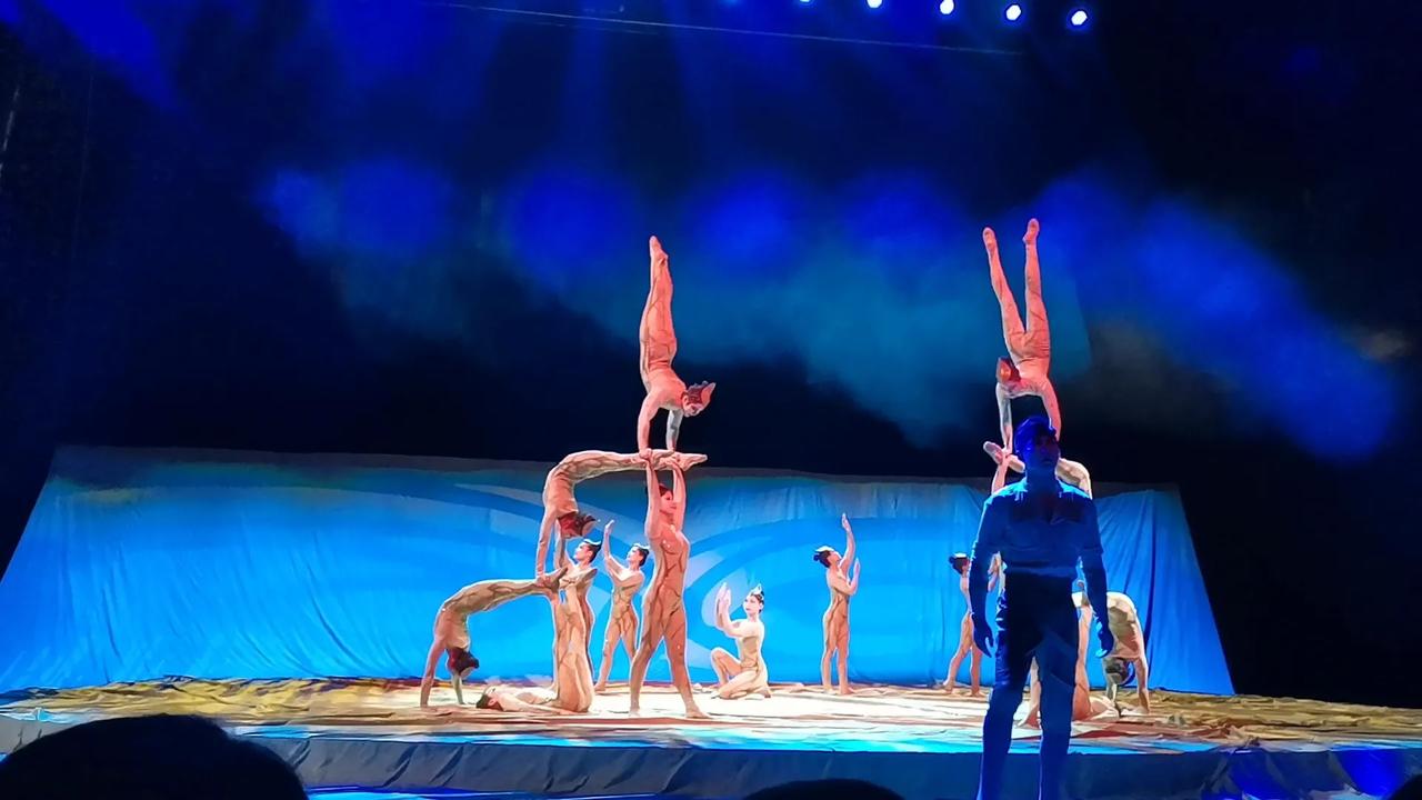 现场尬舞:比赛现场的趣味互动瞬间 现场尬舞:比赛现场的趣味互动瞬间