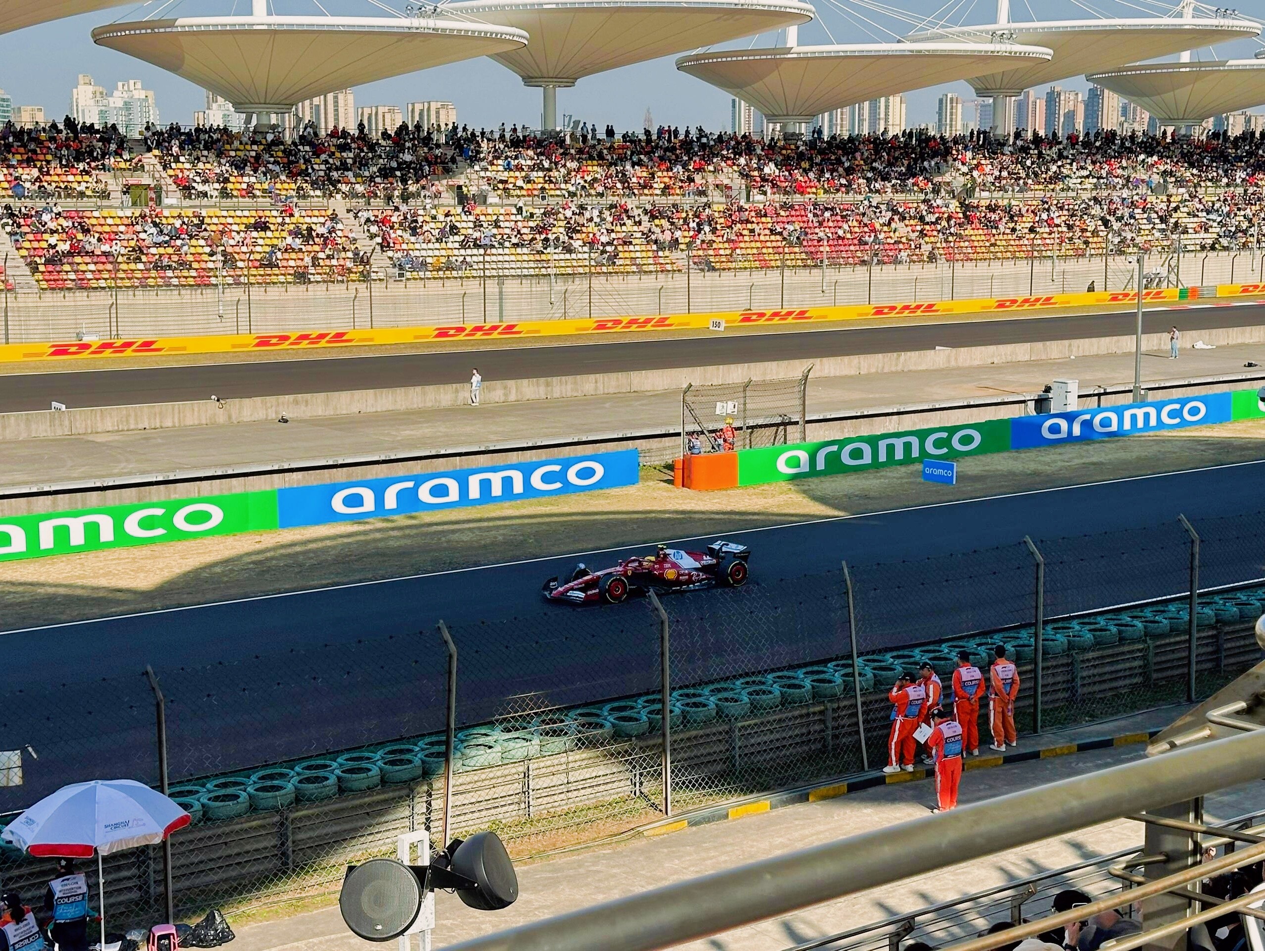 关于历史性赛道重游：经典场景再现的信息