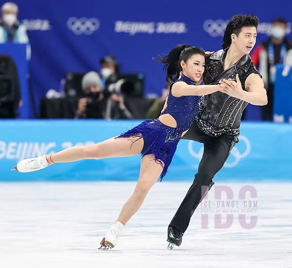 开云体育下载-包含冰上舞蹈大赛：优雅与速度的结合的词条